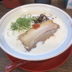 濃厚とんこつラーメン 一鶴 - 濃厚とんこつラーメン 740円