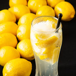 柊 - 冷凍レモンがたっぷりはいったレモンサワー