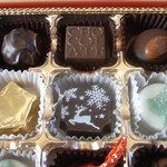 メリーチョコレート - トナカイと雪の結晶　キラキラクリスマスツリィー
