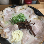 博多元気一番!! - 肉盛りラーメン (´∀｀)/ 麺ミセ