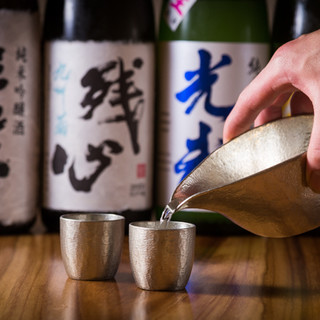季節ものから別注まで。こだわりの日本酒を常時20種類ご用意