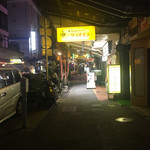 クライスラー - 定番の看板。福富町で目立ちます。