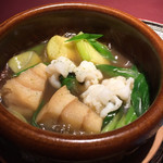 赤坂 渡なべ - 鱧の小鍋　車麩  鱧の季節ですね。出汁が好み。アツアツ。