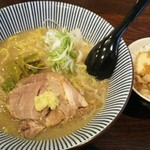 灼味噌らーめん 八堂八 - ランチセット 1000円、この日は「肉豆腐丼」でした