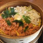 北海料理と旬の味 のむら - 蟹と鮭のわっぱ飯。