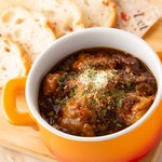Stewed beef in red wine with baguette