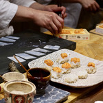 鮨旬美西川 - 名物、剣先イカとウニの握り