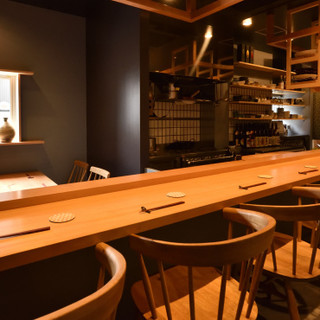 The modern Japanese interior has an adult atmosphere. You can enjoy sake and snacks slowly.