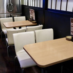 名古屋嬢の台所 - テーブル席