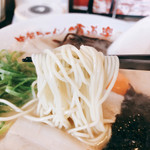 佐賀ラーメン 喰道楽 - 麺も中細麺で久留米仕様ね〜