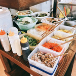 佐賀ラーメン 喰道楽 - サラダや漬物〜チャーシューの切れ端まで取り放題♪