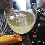 atri - 僕は自家製サングリア(白)で乾杯。８００円(税別)。