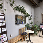 カフェ・スロー - こちらはテラス席でしょうか