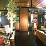 松庵 伏見店 - 重厚な扉を開けると、また硝子扉が。