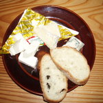 ビストロ Bistro Pecori - 厳選チーズの盛り合わせ[380円(税抜)]