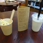 旬菜みそ茶屋 くらを - シェイクとソフト並べてみました