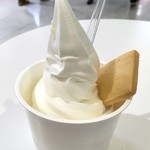 小岩井農場ソフトクリーム牛舎前 - 