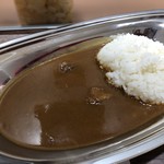 Currynoniikyuuhachi - ◆ビーフカレー（ハーフ：321円：税込）・・辛さは基本にしましたが、中辛よりは辛いですね。 具材はほとんどなく煮込んだお肉が一口ほど入っていました。
