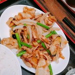 珉珉 - Ａランチ　豚肉にんにくの茎キノコのオイスター炒め
