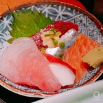 和食Dining　うお座 - ミニ刺し盛り　カツオ、マグロ、タコ、サーモン、鰯のお刺身