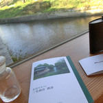 ＜クリスマス＞酒津店の紹介冊子ができてました（隣のビンはなんか妖精が入りそうですね（笑））