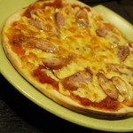 虎秀館 - トマトソースピザ