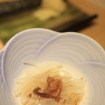 かん藤 - 活きヤリイカのおさしみ。ひとりで小さいの1杯分くらい！