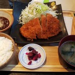 石州 まる姫食堂 - ロースカツ定食（１０８０円）