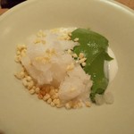 虎白 - 抹茶アイスと白ごまのソース、桜の葉のかき氷