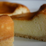 White Inn Kitashiga - 25年の伝統のベークドチーズケーキ。コクのある純な味わい！