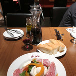 OSTERIA dieci - 水牛モッツァレラとサラミ