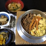 五頭の山茂登 - とりそぼろ釜めし_1