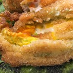 Galup - 花ズッキーニの中にバッカラ(干鱈)とズッキーニのフィリングが入っている