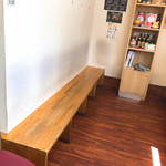 麺屋 彩未 - 待つとこ