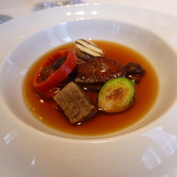 ブラン ルージュ - ☆☆☆☆フォワグラのスモークと土佐あかうしのポテ  トリュフ香るダブルコンソメを注いで