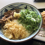 丸亀製麺 - 牛とろ玉うどん