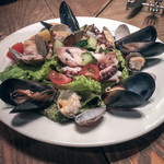 ピッツェリア ダル リッチョロ - 海の幸のサラダ〜タコ・貝類・白いんげん豆・夏野菜〜