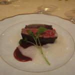 トゥ・ラ・ジョア - 自家製ドライエージドすだち牛の、ビーツと米ソース（絶品：クリスマス）