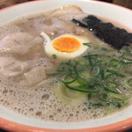 Taihou Ramen - 泡立つスープ