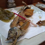 小魚料理 とみ助 - アジフライ、箸着後