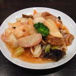 旺旺 - 海鮮と野菜入り八宝菜（980円）