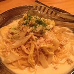 な屋かふぇ - 鶏ひき肉と白菜のクリームパスタ