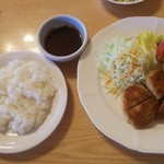 とんかつキッチンむらかみ - 焼きひれかつ♪サラダ、ライス♪味噌、からし♪タルタルソース