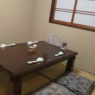 畳の部屋になります。扉を閉めれば個室になります。