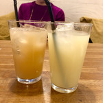 マザームーンカフェ - ホワイトピーチジュース、グレープフルーツジュース