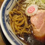 濃厚醤油麺 ミツジロウ - 麺
