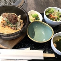 東京焼肉 平城苑 銀座5丁目店 - 石焼ガーリックライスセット 950円(1026円)