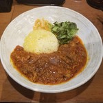 SPICY CURRY 魯珈 - 牛肉と春菊のシビ辛赤カレー