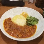 SPICY CURRY 魯珈 - 牛肉と春菊のシビ辛赤カレー