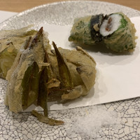 日本料理秀たか - ドラゴンフルーツとハモ梅肉の天ぷら